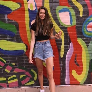 Meet your Posher, Olivia